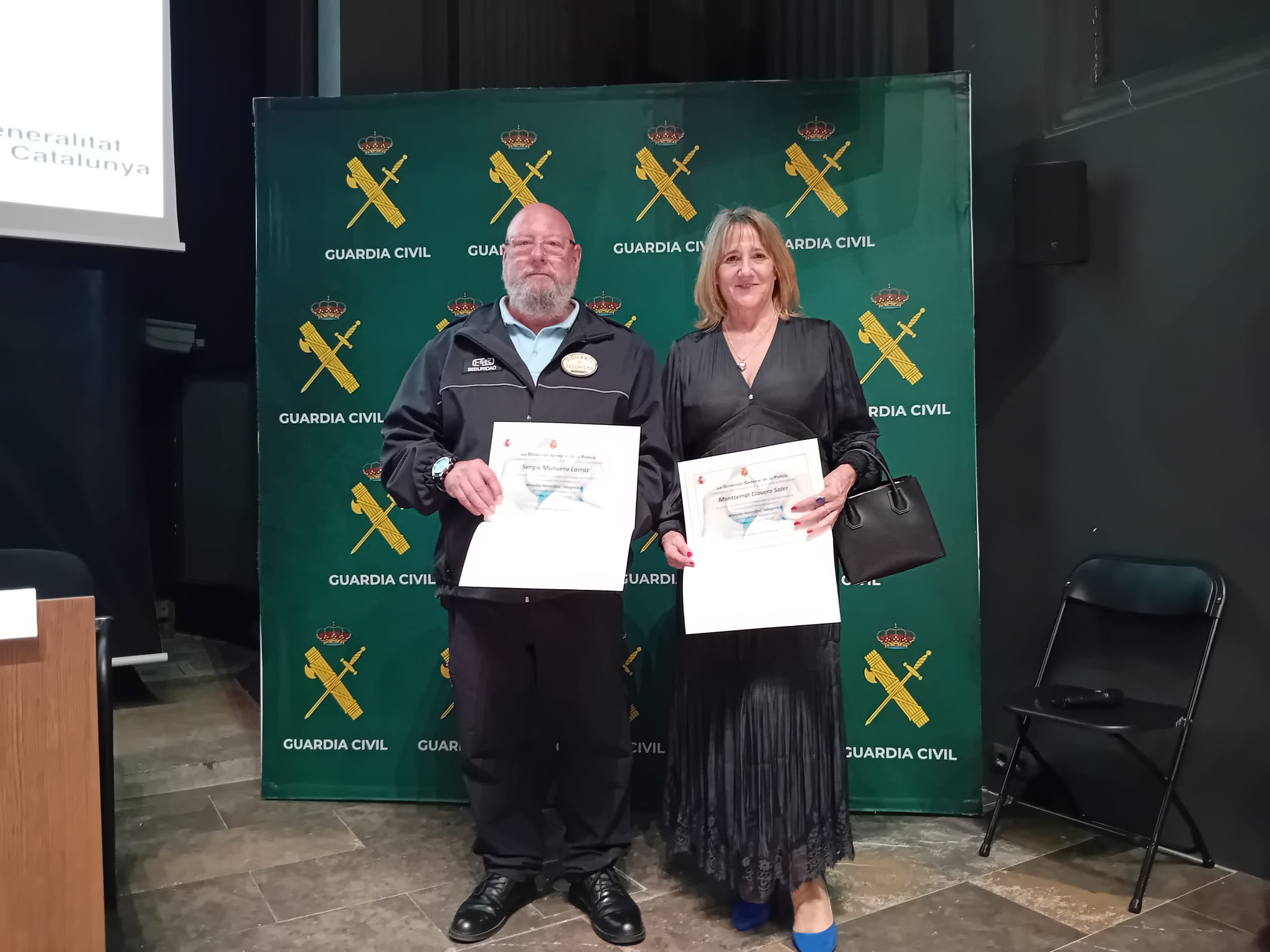 vigilantes condecorados aeropuerto de Girona